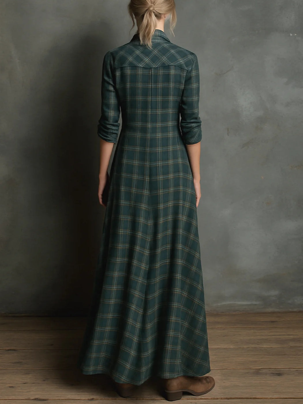 Linden Mode | Lange jurk met groene geruite revers